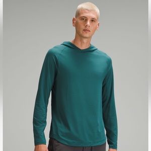 Lululemon men’s License to Train long sleeve shirt with hoodie, size Large